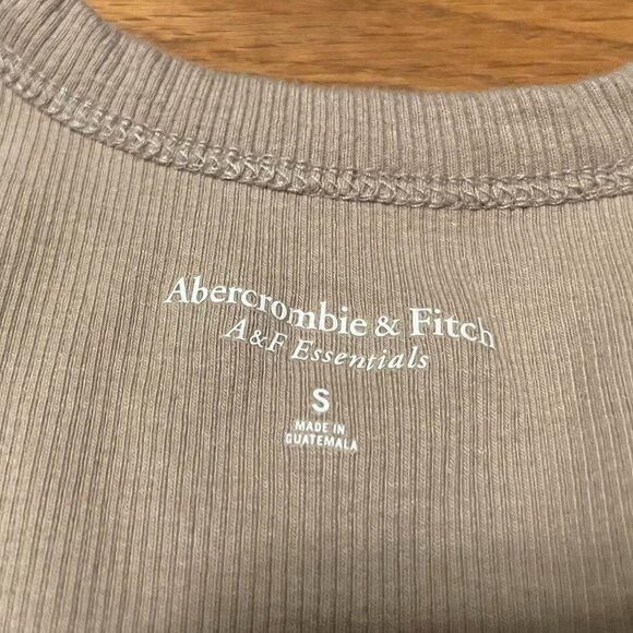 90’s tank topIt is in great condition(no holes,... - Picture 3 of 3